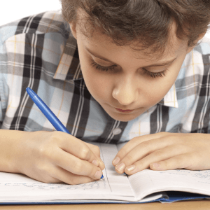 Motiva a tus hijos organizando sus deberes en casa