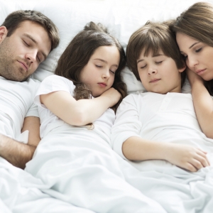 Hasta que edad es conveniente dormir con los hijos.